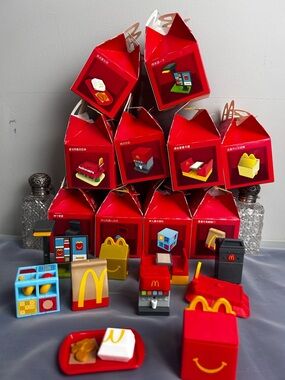 2025 McDonald's Play Set-10 Sets! Includes Booth, McNugget, Drink Machine, Bags